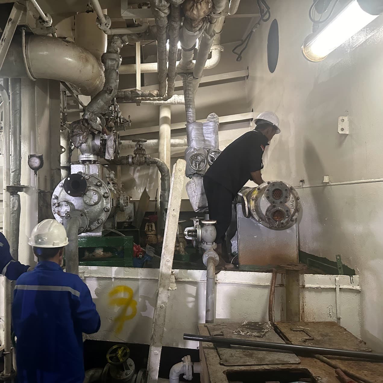 Pembersihan condenser dan cooler sistem pendingin industri